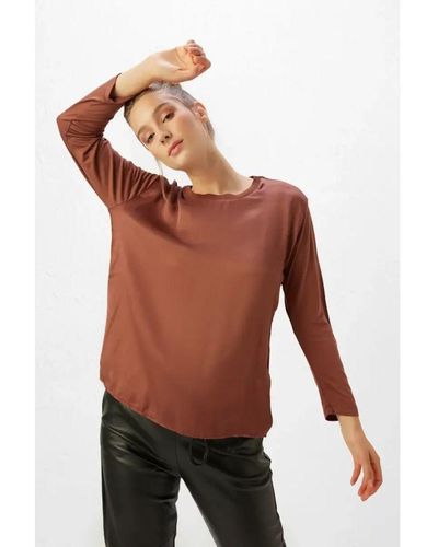 GUSTO Long Sleeve Satin Blouse - Red