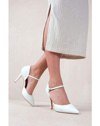 Where's That From 'Reflex' Mid High Heels With Pointed Toe - White