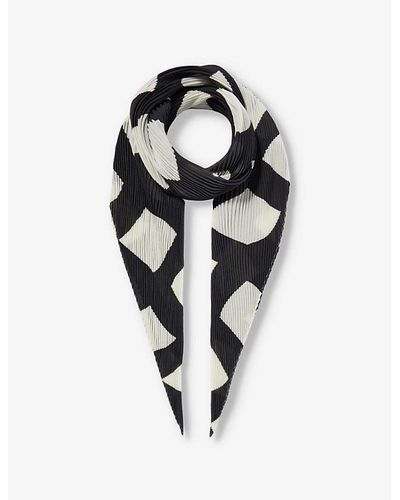 Issey Miyake Graphic-print Pleated Knitted Scarf - Black