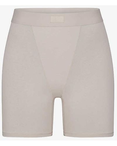 Skims Boyfriend Logo-waistband Stretch Cotton And Modal Boxer Shorts X - White