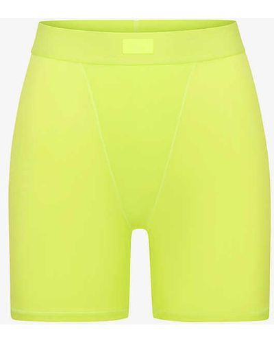 Skims Boyfriend Brand-patch Stretch-woven Shorts X - Yellow