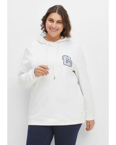Sheego Sweatshirt mit Kapuze und College-Applikation - Weiß