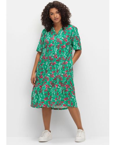 Sheego Kleid mit floralem Alloverprint und Seitentaschen - Grün