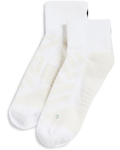 On Shoes Performance Mid Socks - White