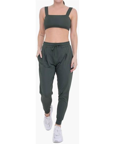Mono B Solid Pleated Front sweatpants - Gray