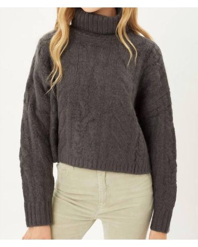 Love Tree Cable Knit Short Turtleneck Sweater - Gray