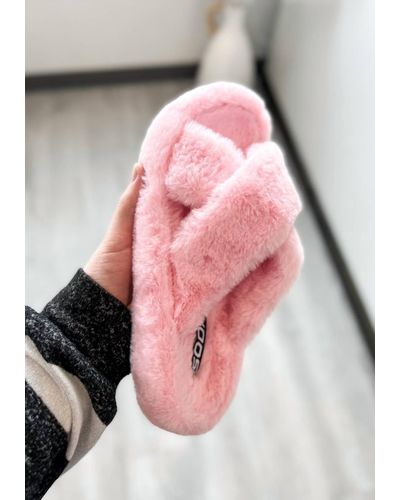 Fortune Dynamic Favorite Fuzzy Slippers - Pink
