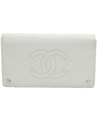 Chanel V-stich Leather Wallet (pre-owned) - White