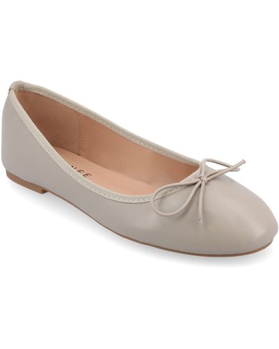 Journee Collection Collection Vika Flat - White