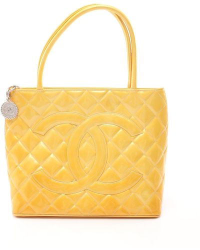Chanel Reissue Tote Handbag Tote Bag Patent Leather Gold Hardware - Yellow