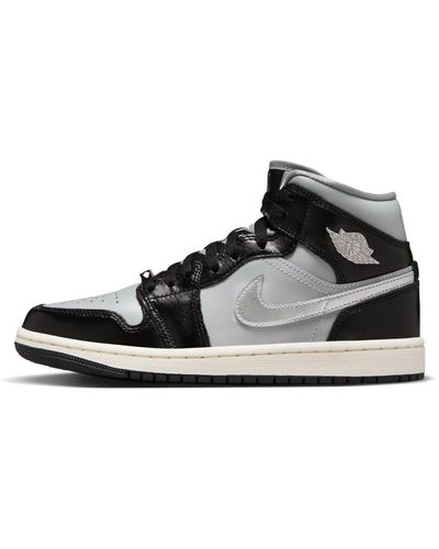 Nike black shop and silver sneakers