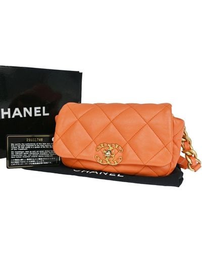 Chanel 19 Leather Shoulder Bag (pre-owned) - Orange