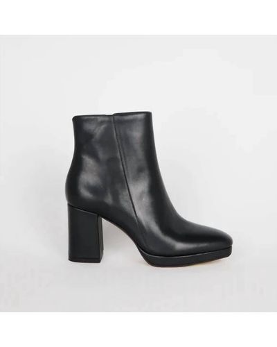 INTENTIONALLY ______ Rachel Boots In Blk - Gray