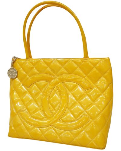 Chanel Medaillon Patent Leather Tote Bag (pre-owned) - Yellow