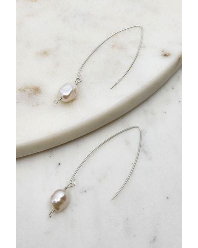 A Blonde and Her Bag Short Pearl Drop Earrings - Pink