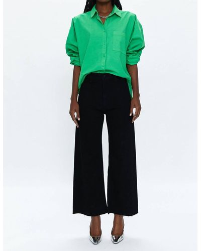 green pants black shirt. #ootd street style mens fashion | Black shirt, Green  pants, Mens fashion