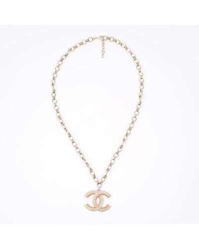 Chanel Cc Necklace Color Base Metal - Metallic