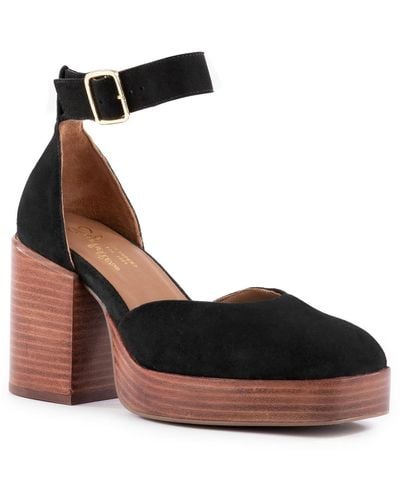 Seychelles Gleaming Leather Closed Toe Ankle Strap - Black
