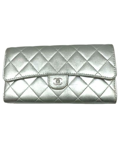 Chanel Matelassé Leather Wallet (pre-owned) - Metallic