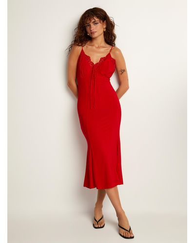 Icône Lace Edging Passion Red Dress