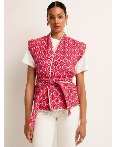 Ichi Sleeveless Belted Quilted Jacket - Red