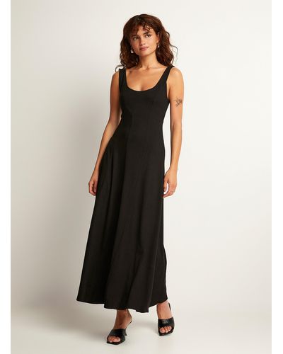 Icône Stretchy Maxi Flared Dress - Black