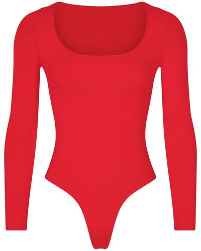 Skims Essential Long Sleeve Scoop Neck Bodysuit - Red
