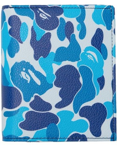 A Bathing Ape Portefeuille bleu à motif camouflage abc