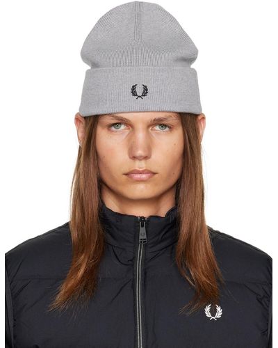 Fred Perry F perry bonnet gris à logo brodé - Bleu