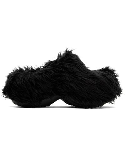 Balenciaga Mules noires en fourrure synthétique édition crocs