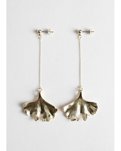 & Other Stories Ginkgo Leaf Hanging Earrings - Metallic