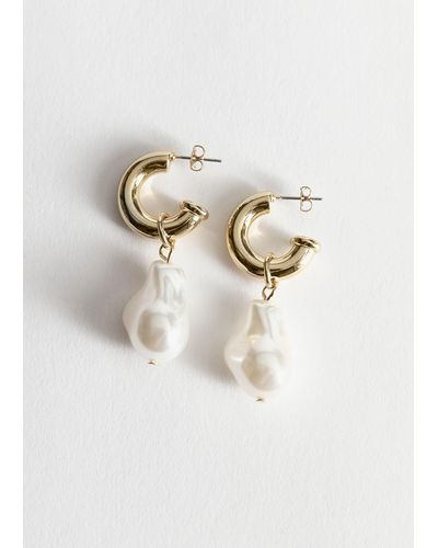 & Other Stories Mini créoles avec pendentif perle - Blanc