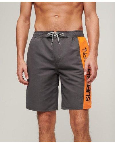 Superdry Short de surf recyclé 48 cm à logo sportswear - Gris