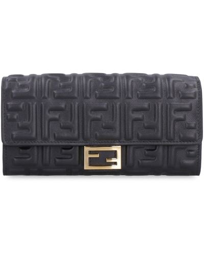 Fendi Baguette Leather Wallet On Chain - Gray