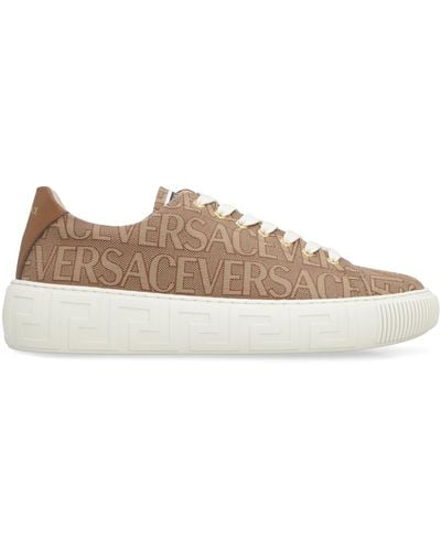 Versace Sneakers Greca con logo jacquard - Marrone