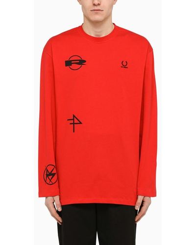 Fred Perry T-shirt a manica lunga rossa con stampe - Rosso