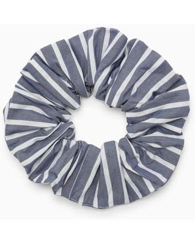 Ganni Scrunchie a righe bianco/grigio con logo - Blu