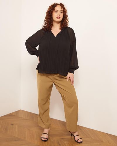 Atmos&Here Curvy Maddison Pleated Top - Black