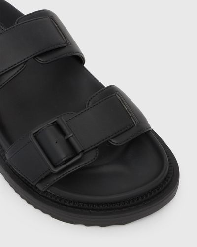 Betts Midtown Feature Buckle Footbed Sandals - Black