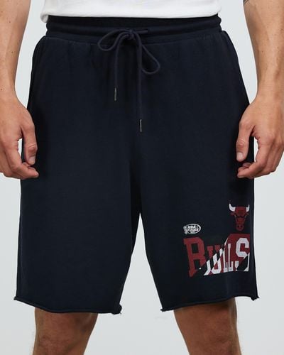 Mitchell & Ness Bulls Split Block Shorts - Black