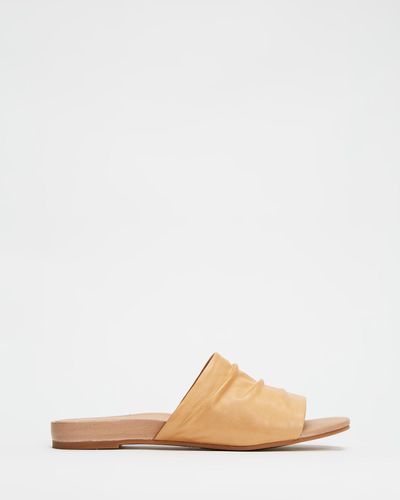 Mia Vita Maple Flat Sandals - Natural
