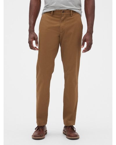 Gap Essential Khakis In Straight Fit With Flex - Brown