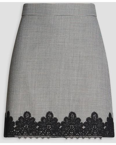 Boutique Moschino Macramé Lace-trimmed Houndstooth Tweed Mini Skirt - Gray