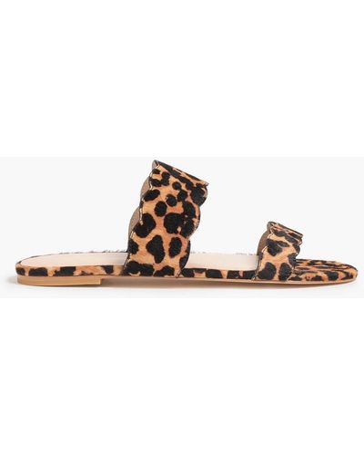 Stuart Weitzman Santorini sandalen aus kalbshaar mit leopardenprint und muschelsaum - Braun