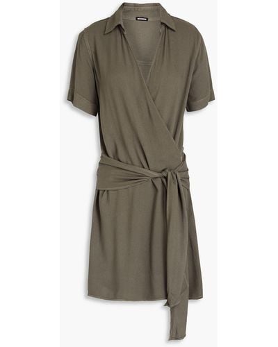 Monrow Belted crepe mini wrap dress - Grün