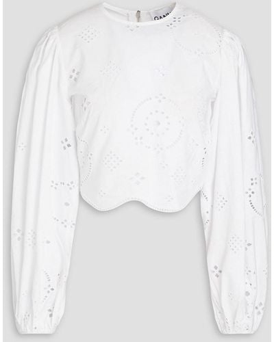 Ganni Cropped bluse aus baumwolle mit lochstickerei - Weiß