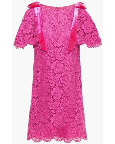 Valentino Minikleid aus schnurgebundener spitze aus einer baumwollmischung mit samtbesatz - Pink