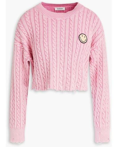 Sandro Cropped pullover aus baumwolle mit zopfstrickmuster und verzierung - Pink