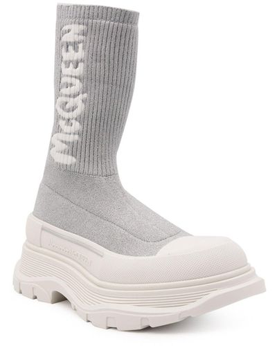 Alexander McQueen Stiefel im Socken-Stil mit Logo-Print - Grau