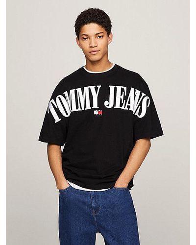 Tommy Hilfiger Oversized Fit T-Shirt mit Badge - Schwarz